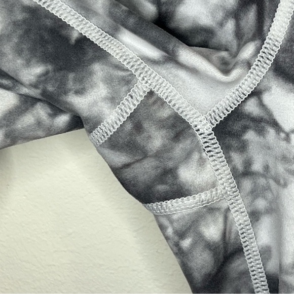 Athleta White and Gray Leggings Size Small Athelticwear Yoga Pilates powervita - Picture 6 of 6